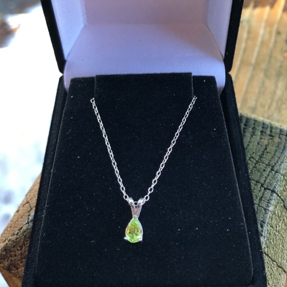 925 Sterling Silver Pear Cut Peridot - Picture 4 of 8